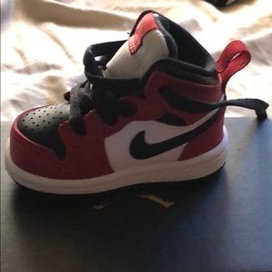 Jordan 1 mid Chicago toe (TD)